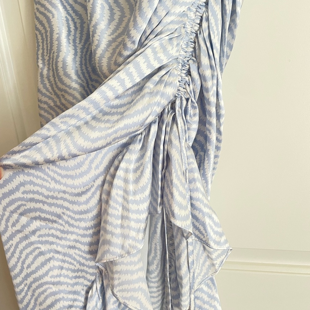NEW CINQ A SEPT christel dress in ivory/skyfall one shoulder midi wavy lines - Picture 3 of 5